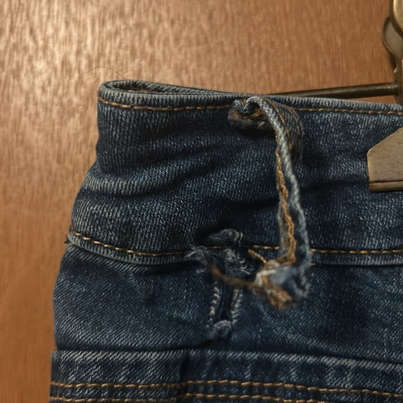 Blue notes Curvy/Skinny Belt loop was like that when purchased can be fixed - Picture 3 of 7